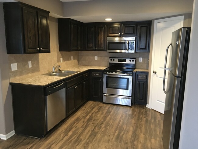Building Photo - 3 Bed 2 Car Townhome in Grain Valley