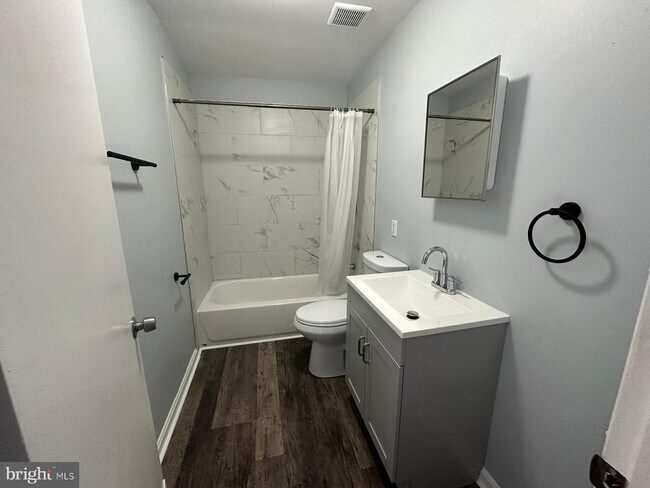 Foto del edificio - 512 S Pulaski St