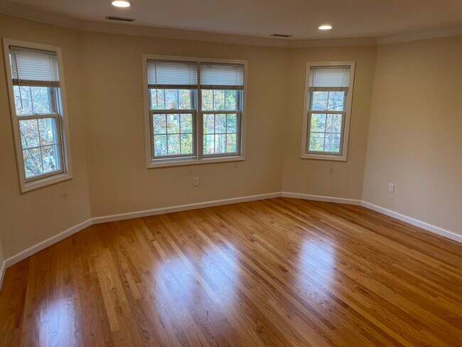 Foto del edificio - 292 Hemlock Ter