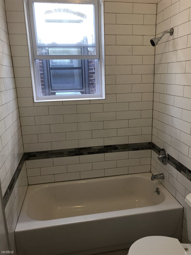 Building Photo - 2 br, 1 bath Apartment - 682 Broadway Apt 4