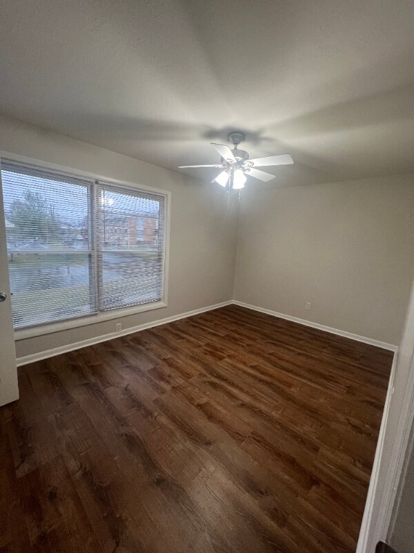 Foto del edificio - 147 Lakeshore Dr