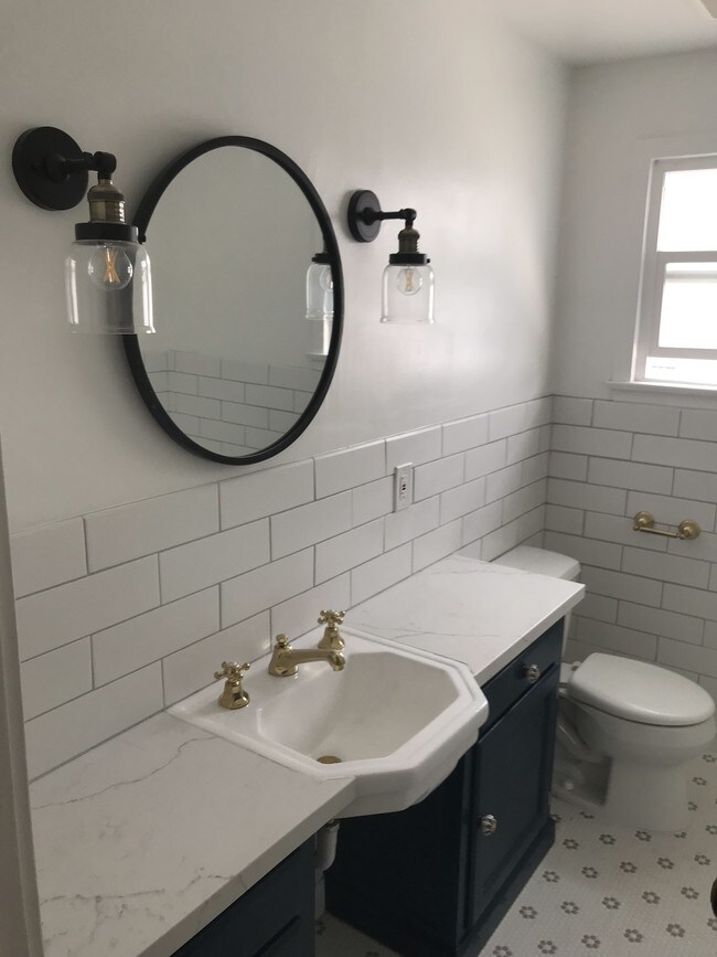 Remodeled bathroom - 1422 Reeves St