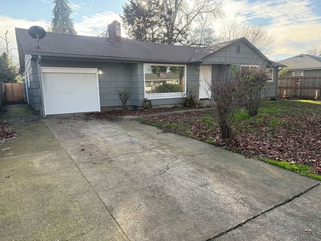 Foto del edificio - Updated 3 bedroom 1 bath home with large yard!