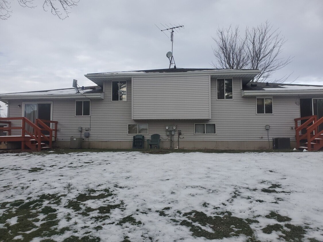 1061 Perry St, Watertown, WI 53098 Townhome Rentals in Watertown WI