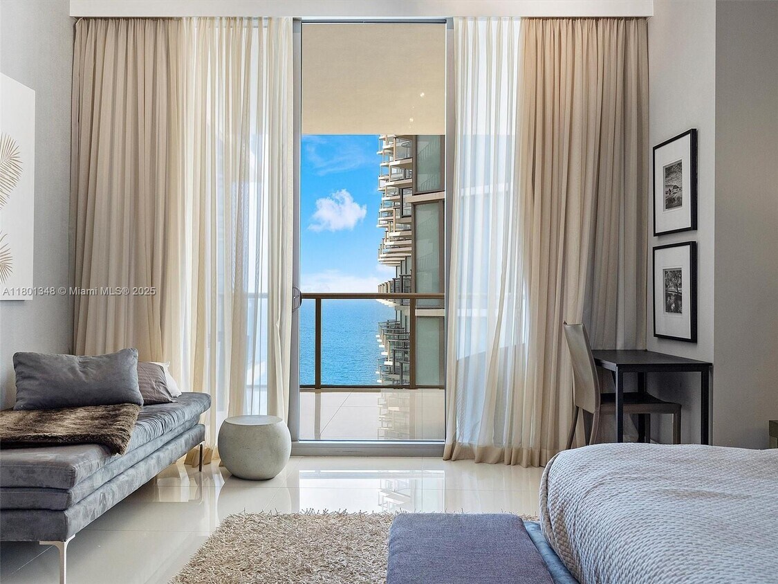 Primary Photo - 9705 Collins Ave