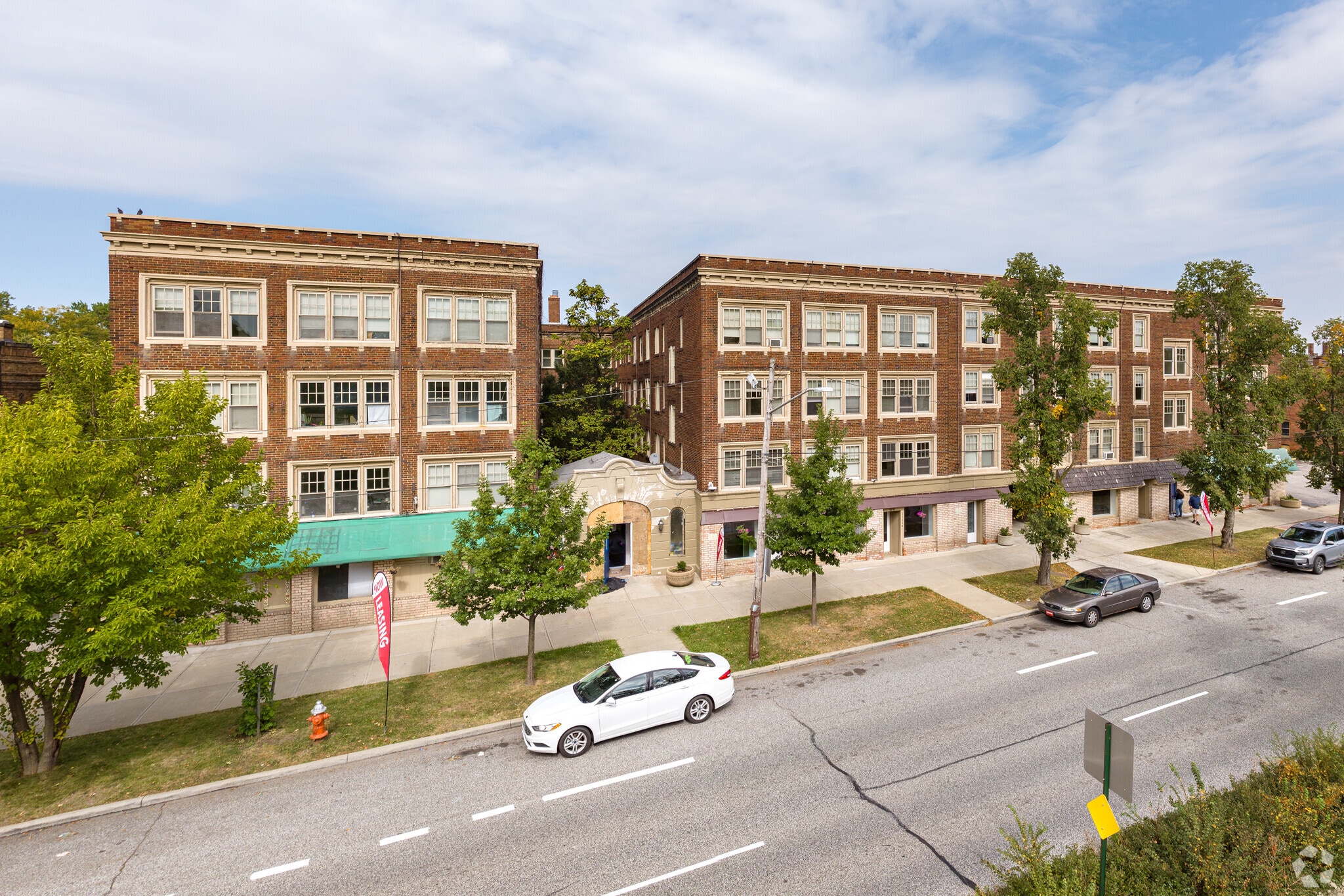 Clifton Court Apartments – photo 2