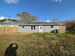 Building Photo - 4405 Pradice St