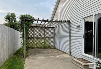 Building Photo - 211 Eagle Ridge Dr