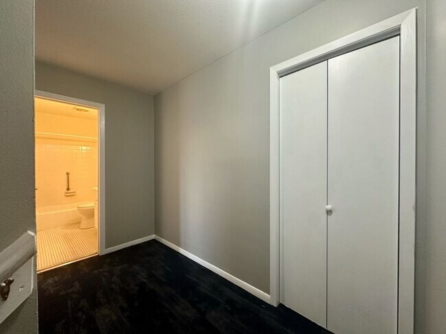 Foto del edificio - 1315 N Dowling Ave