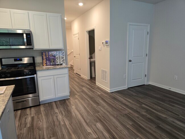 Foto del edificio - 330 Maple Run Dr