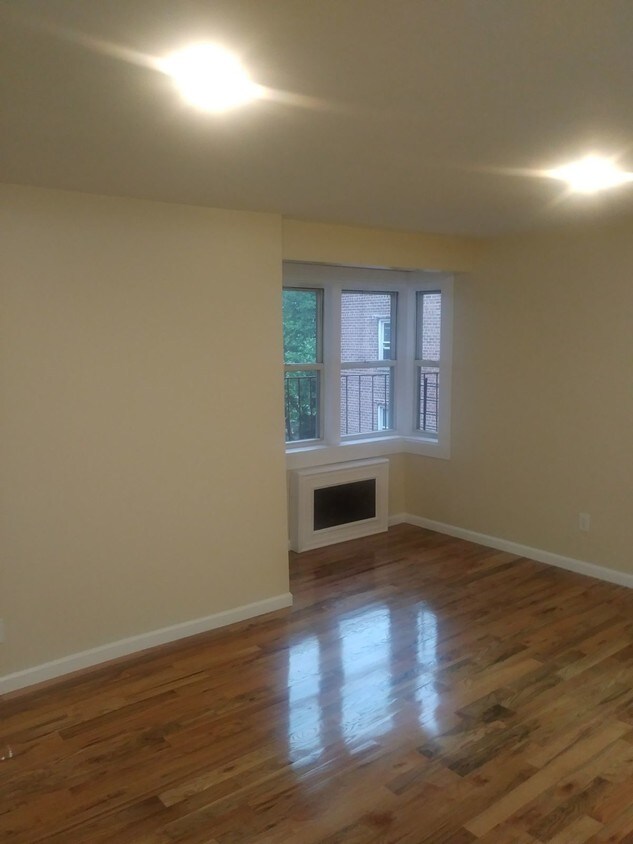 Foto principal - 91-32 195th St