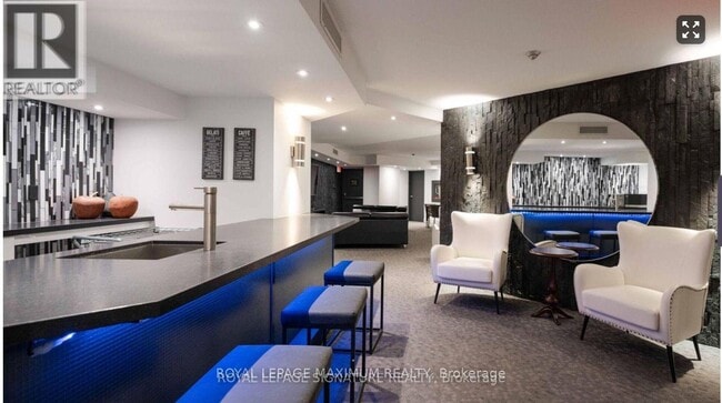 Photo du bâtiment - 33 University Ave