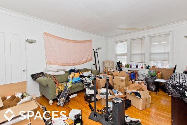 Building Photo - 2636 W Summerdale Ave
