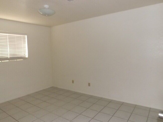 Building Photo - 3 Bedroom Phx. Home