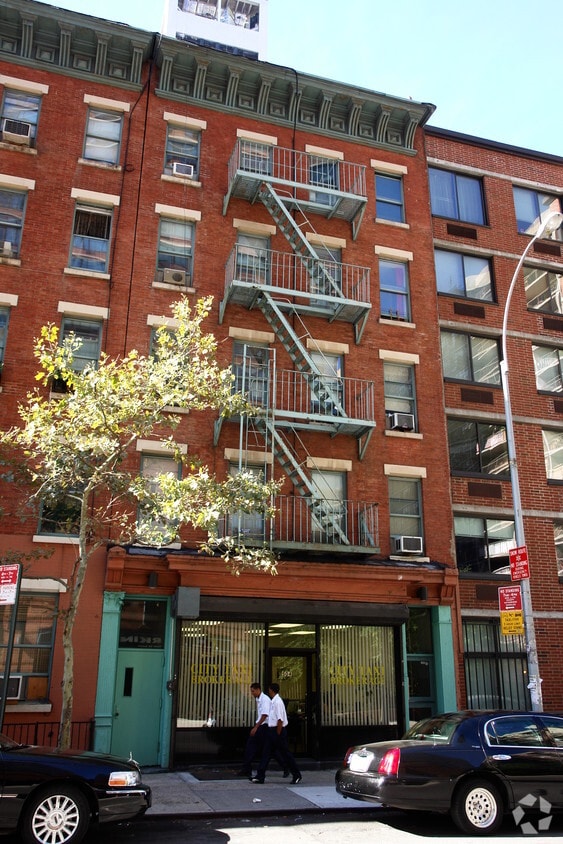Building Photo - 504 W 55th St