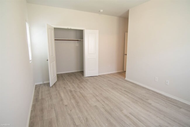 Building Photo - 4 br, 2.5 bath House - 5618 Adelaide River Dr