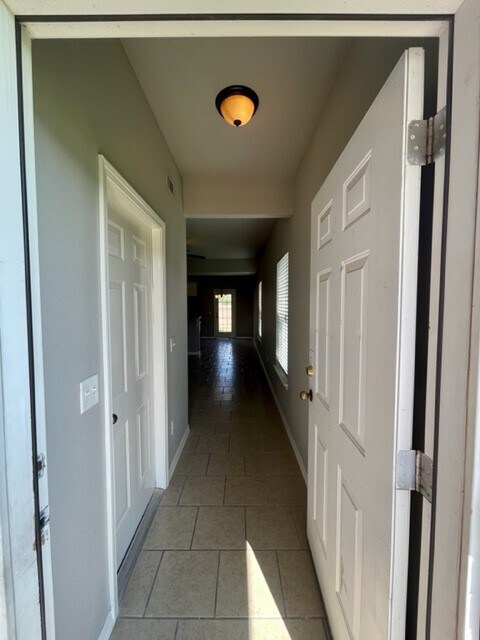 Foto del edificio - 2006 Azlin Pl