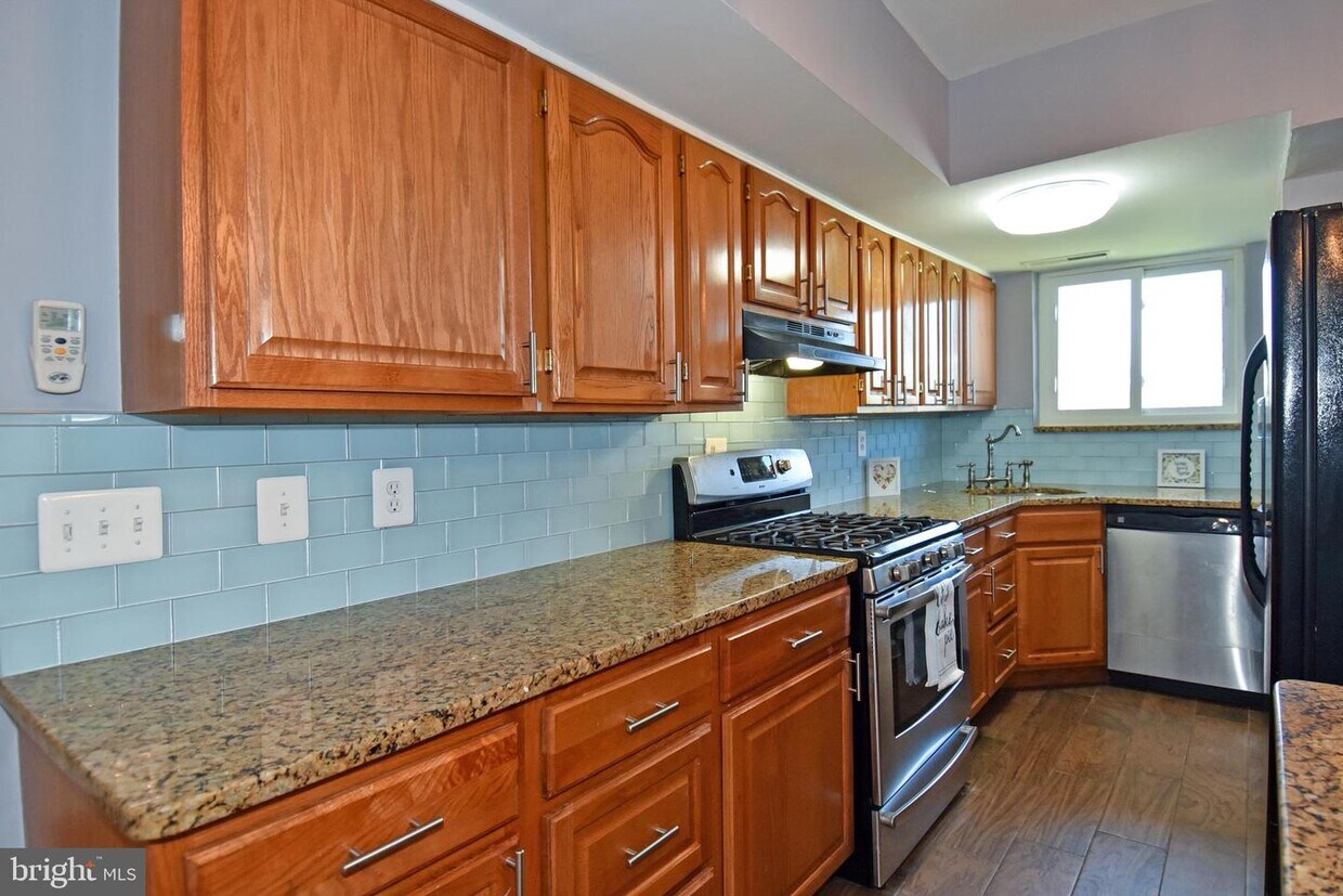 Primary Photo - 3700 N Rosser St