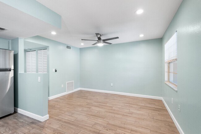 Building Photo - ONE BEDROOM APARTMENT AVAILABLE!