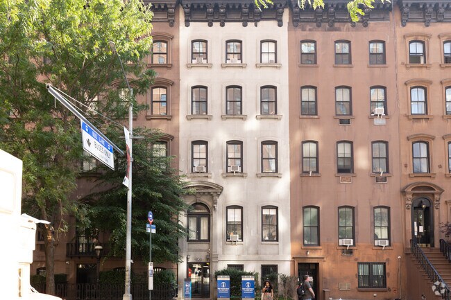 Building Photo - 464 W 23rd St