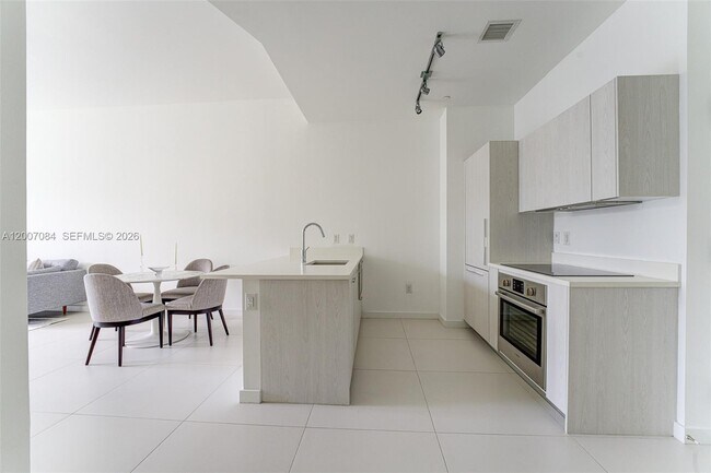 Foto del edificio - 501 NE 31st St