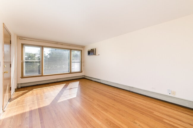 Foto del edificio - 6640 W Gunnison St