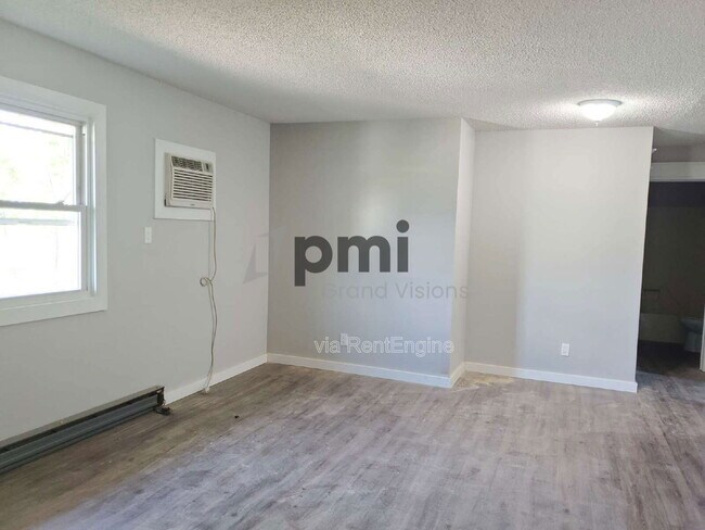 Foto del edificio - 465 E Main St