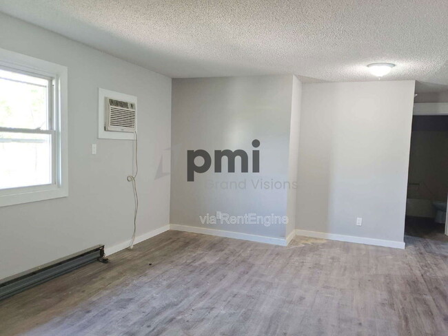 Building Photo - 465 E Main St