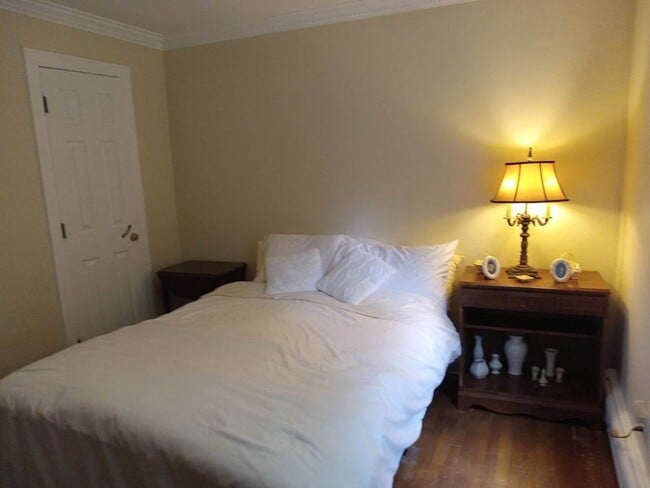 Building Photo - 4 Zinn Rd