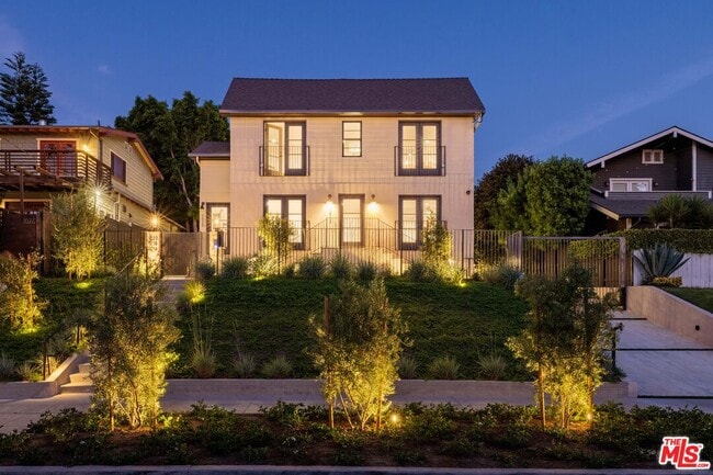 Building Photo - 1020 Manzanita St