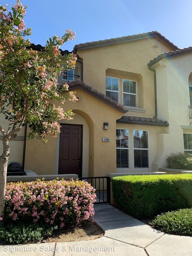 3 br, 2.5 bath House 12488 Castelo Ln House Rental in Eastvale, CA