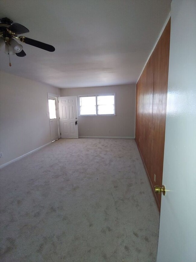 Building Photo - Stunning Duplex Available Now!