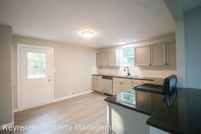 Building Photo - 3 br, 1 bath House - 5366 S 36th W Ave