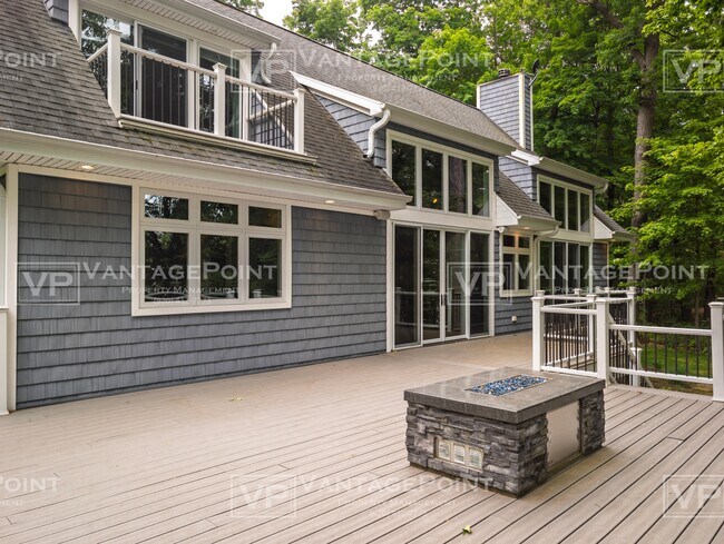Foto del edificio - 5311 Shore Acres
