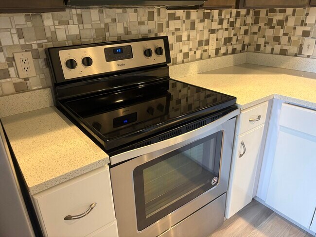 Building Photo - 1054 Newcastle A