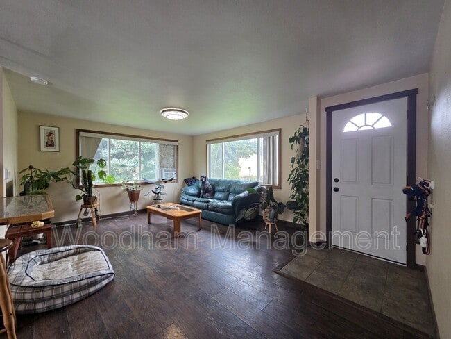 Building Photo - 630 Springhill Ln