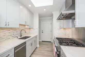 Building Photo - 1009 S Norfolk St