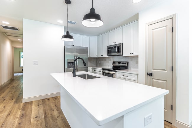 Building Photo - 105 Ivy Ave