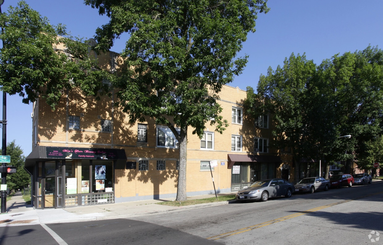 Building Photo - 5000 W Addison St