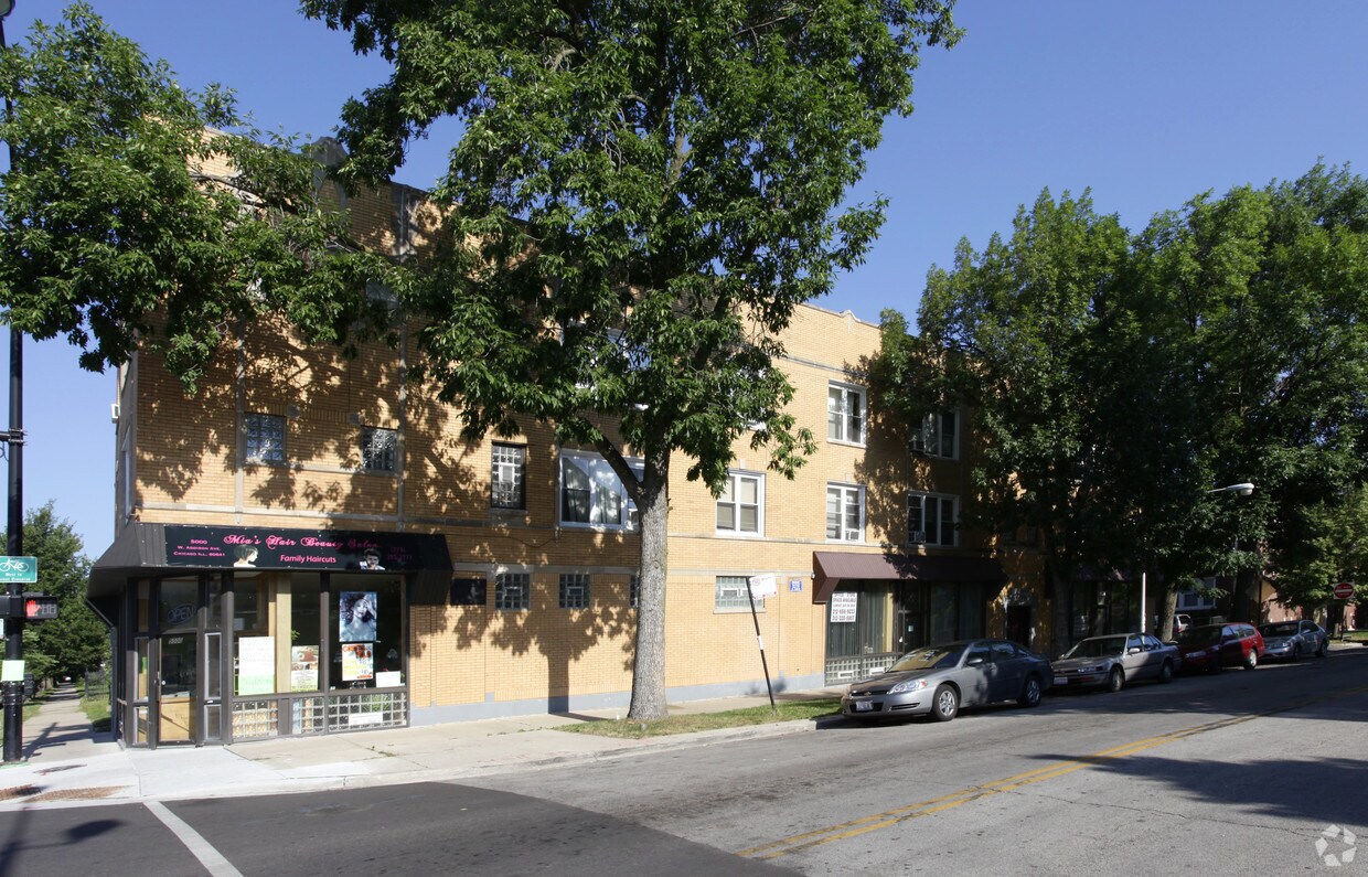 Foto del edificio - 5000 W Addison St