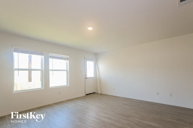 Foto del edificio - 1702 Morse Way