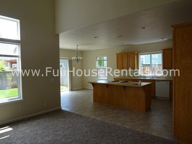 Foto del edificio - Great 3 bed home in a Charming west Eugene...