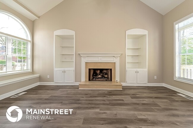 Building Photo - 180 Carriage Chase