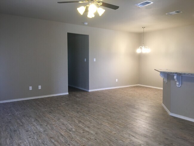 Building Photo - 1105 Preston Trails