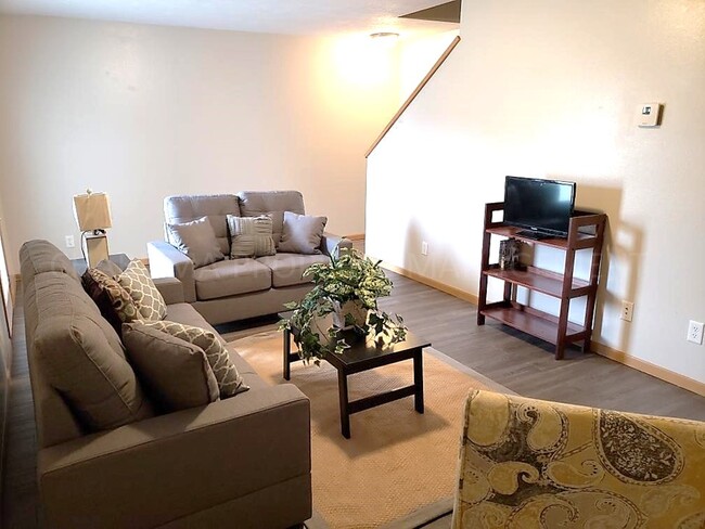 Building Photo - 300 Scott Pl