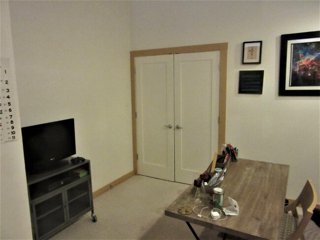 Foto del edificio - 513 N Hickory St