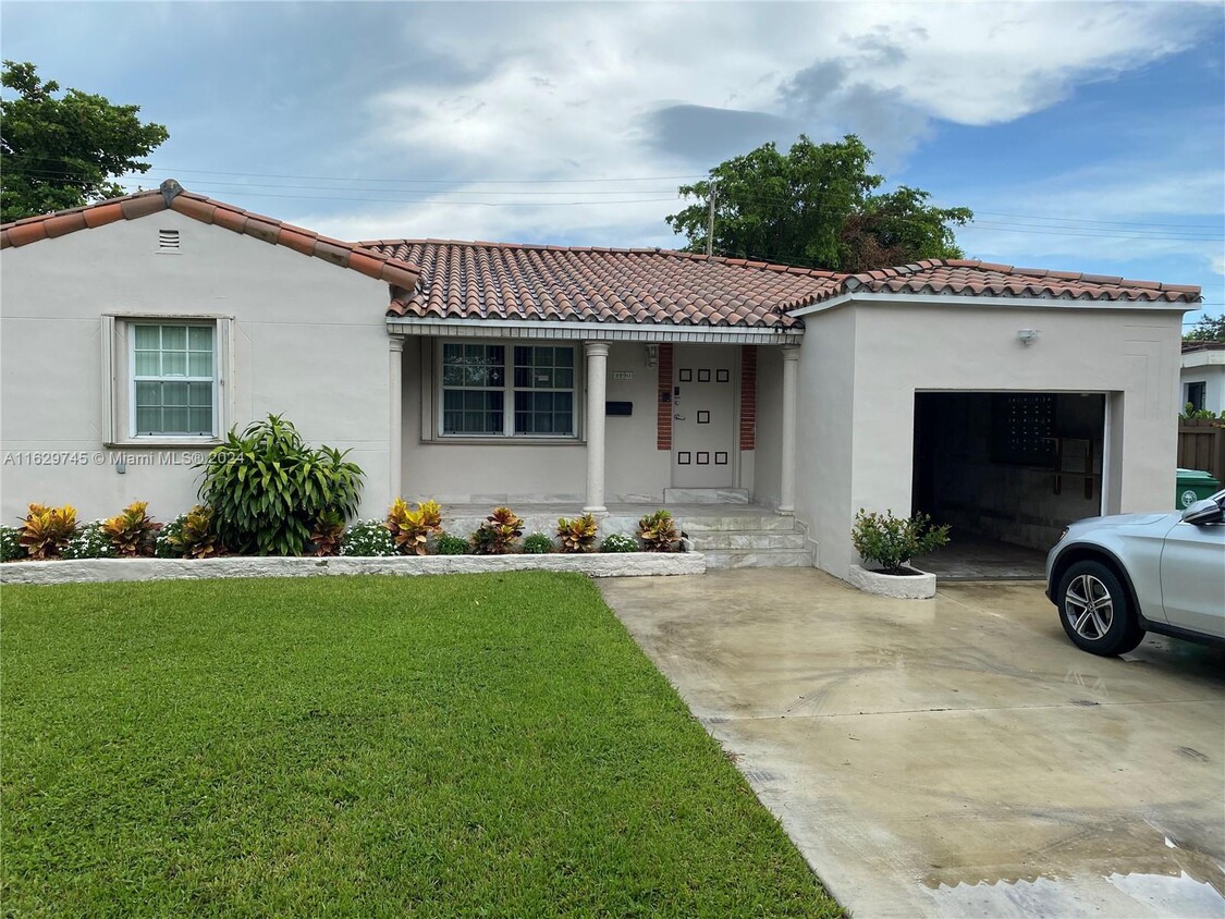 Foto principal - 2290 SW 26th Ln