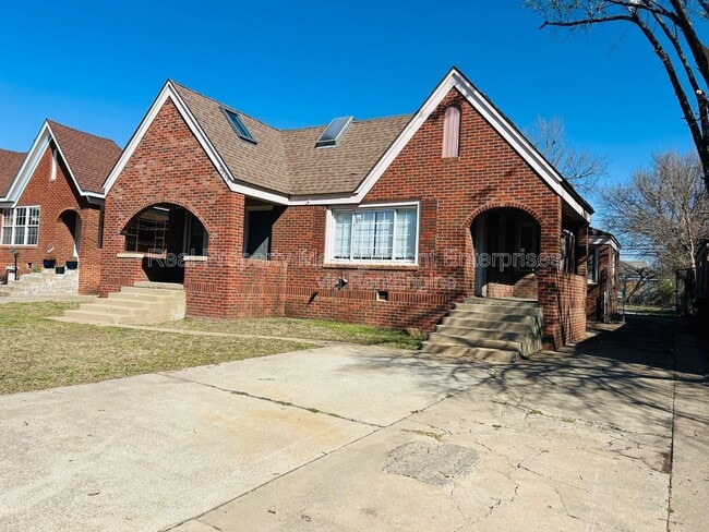 Building Photo - 2519 W Park Pl