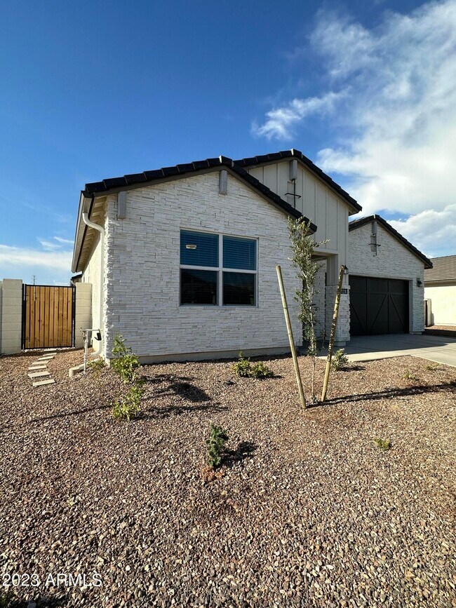 Building Photo - 1128 E Horro Rd