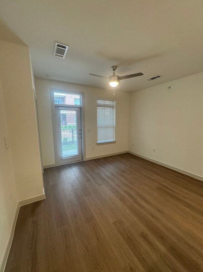 Foto del edificio - 4465 S Preston Rd